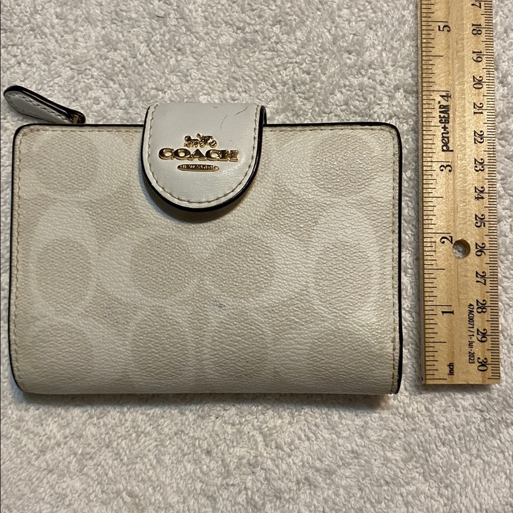 Coach Signature Wallet - Picture 5 of 12